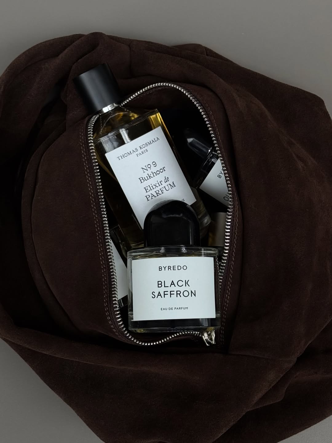 Чи можна пшикатися декількома парфумами одночасно?